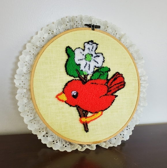 Finished Vintage Fiber Art Punch Needle Red Bird With Floral Branch 11" Diameter - Picture 2 of 6